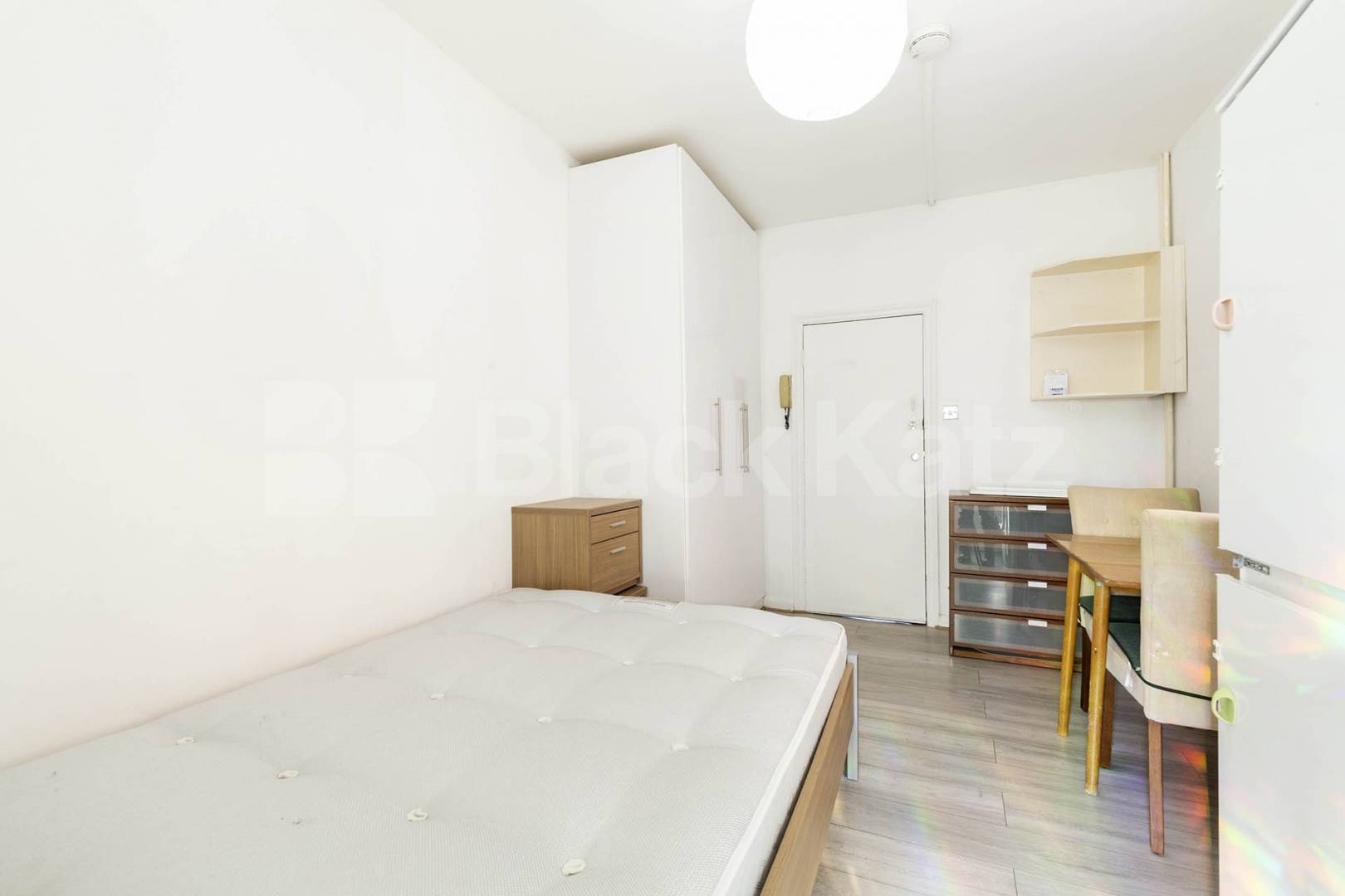 			Studio Apartment, 1 bath, 1 reception Apartment			 Ash Grove, Cricklewood (Inclusive of Council tax, Gas+ Water)